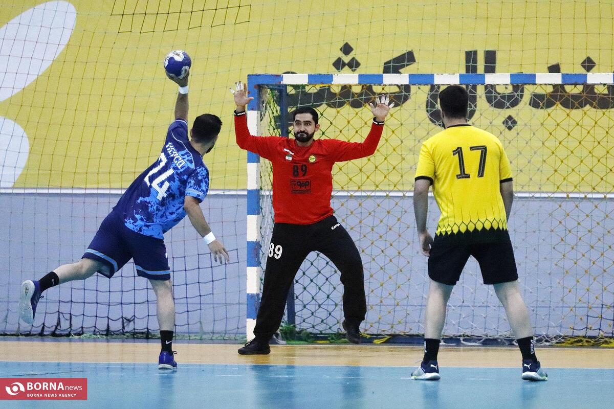 دیدار تیم‌های هندبال سپاهان نوین - هپکو اراک