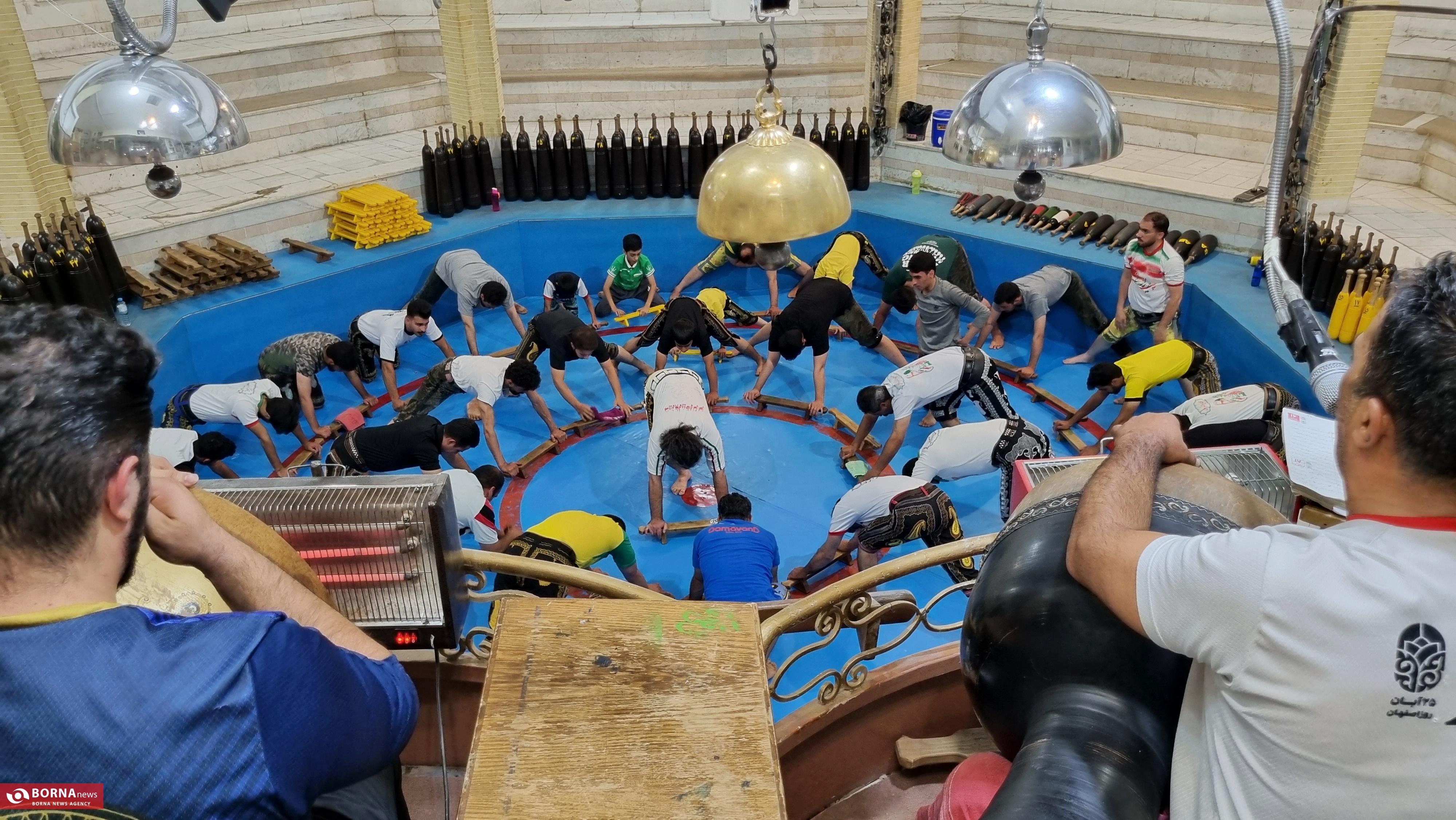 ضرب و زنگ و خاک؛ گزارشی میدانی از آیین پهلوانی در زورخانه علیقلیآقای اصفهان ضرب و زنگ و خاک؛ گزارشی میدانی از آیین پهلوانی در زورخانه علیقلیآقای اصفهان