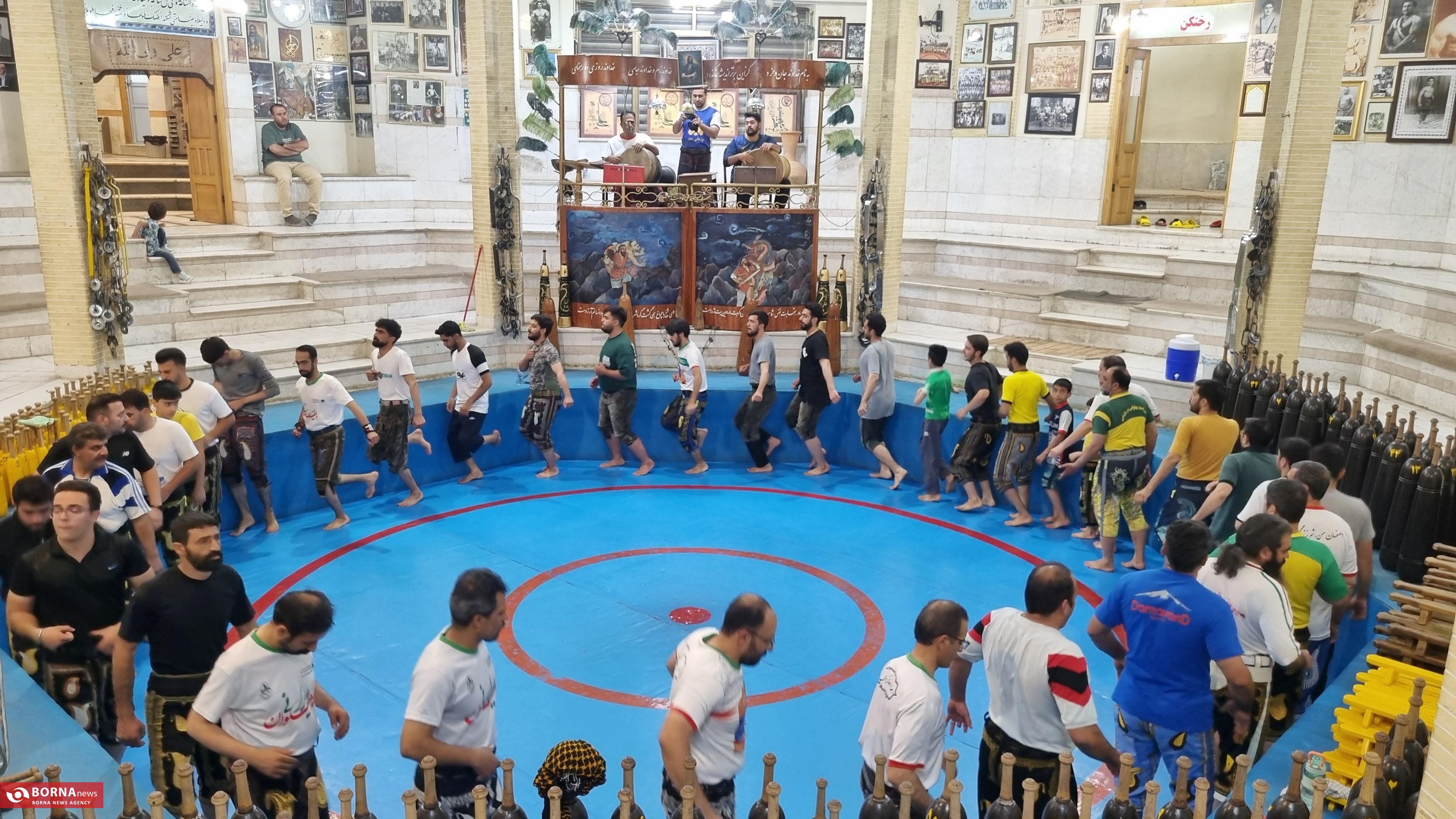 ضرب و زنگ و خاک؛ گزارشی میدانی از آیین پهلوانی در زورخانه علیقلیآقای اصفهان ضرب و زنگ و خاک؛ گزارشی میدانی از آیین پهلوانی در زورخانه علیقلیآقای اصفهان