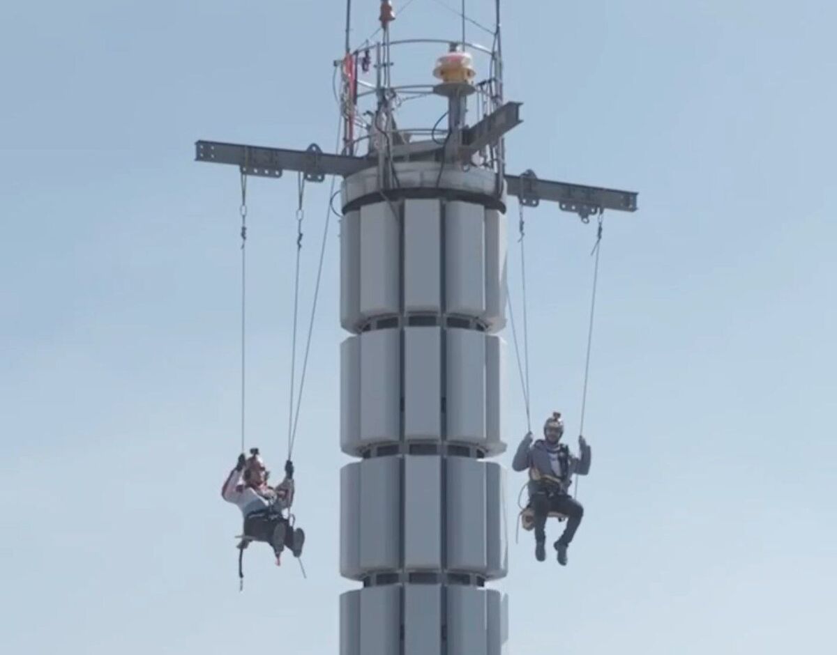 بدلکاران ایرانی و تاب بازی در ارتفاع ۴۳۵ متری برج میلاد + فیلم