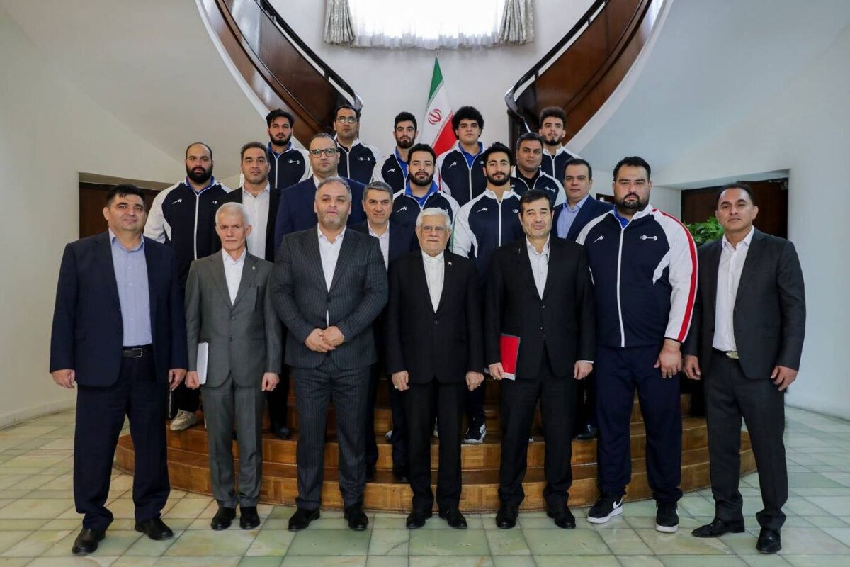 عارف: دولت وفاق ملی به شما پهلوانان ایران زمین افتخار می‌کند