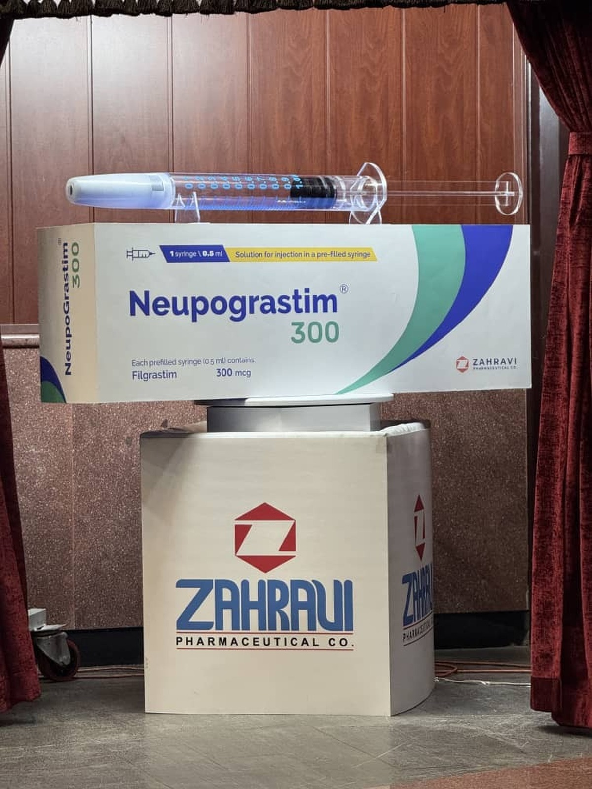 رونمایی از نخستین محصول نوترکیب شرکت داروسازی زهراوی در تبریز