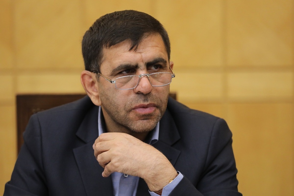 وزیر کار اشراف کاملی بر این وزارت‌خانه دارد 