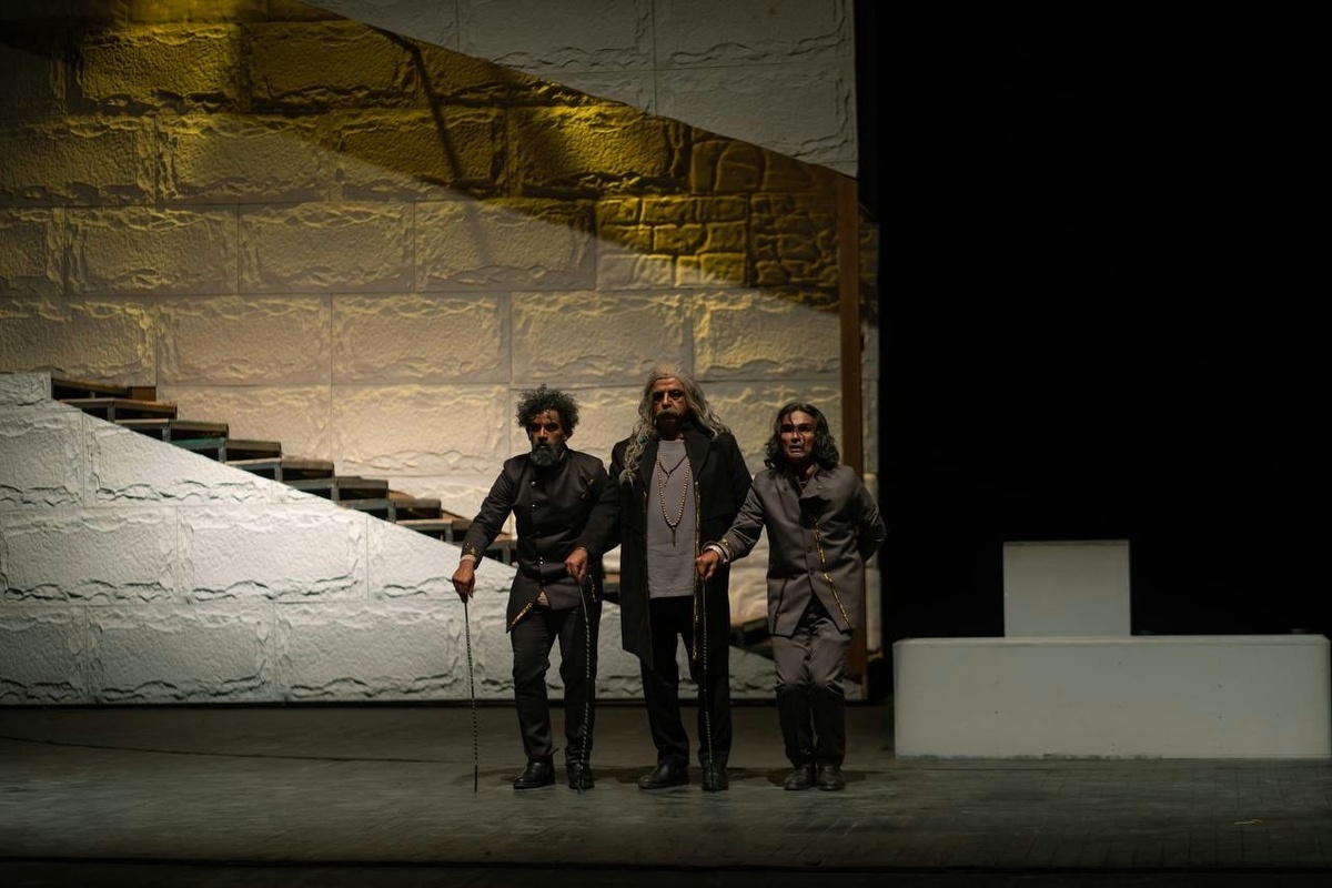 «ذرات آشوب» در جشنواره بین‌المللی تئاتر بغداد روی صحنه رفت