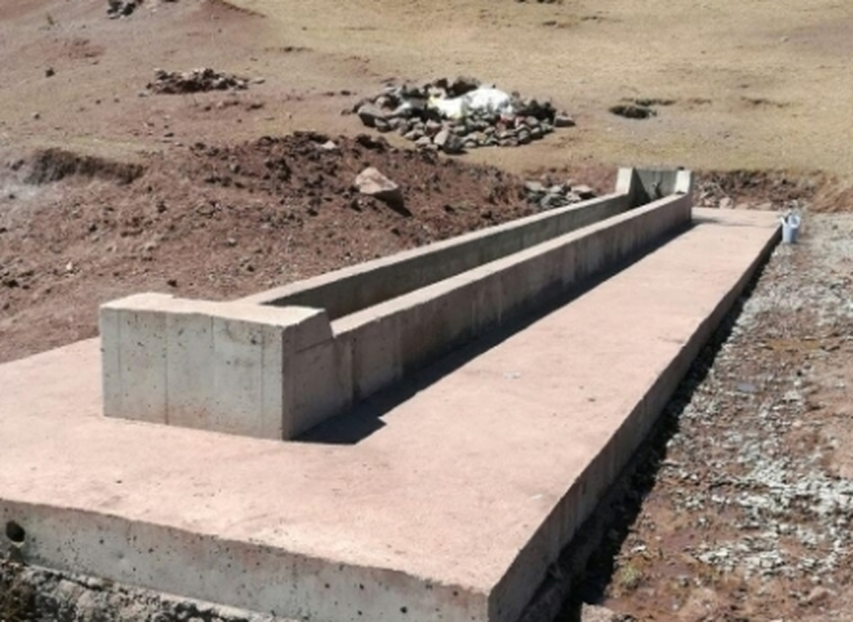 ارتقا سطح بهداشتی آب آشامیدنی دام عشایر قزوین با ساخت و توزیع آبشخور 