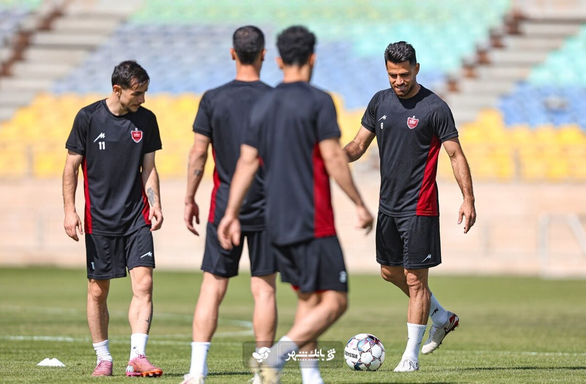 مرور تاکتیک‌های بازی با خیبر در تمرین جمعه سرخپوشان