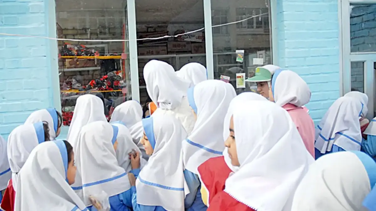 اعلام ۱۲۰ مورد گزارش تغذیه ناسالم از سوی والدین/ واکسیناسیون دانش آموزان دوره دهم در طول زمان تحصیلی