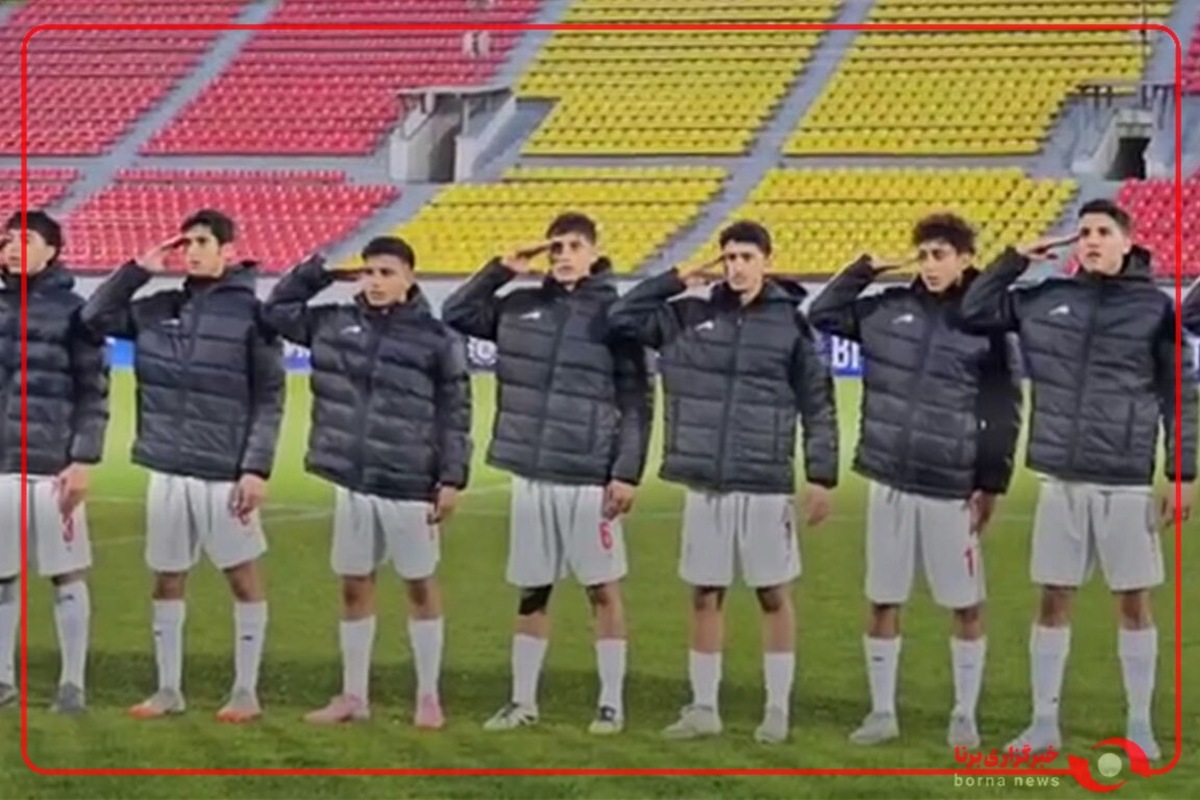 سلام نظامی ملی‌پوشان نوجوان فوتبال ایران پیش از بازی تدارکاتی مقابل قرقیزستان