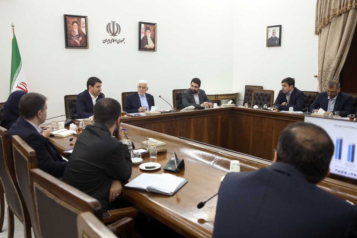 عارف: راهبرد ملی باید ساخت «ایران هوشمند» و تقویت امنیت سایبری برای بهبود کیفیت زندگی مردم باشد