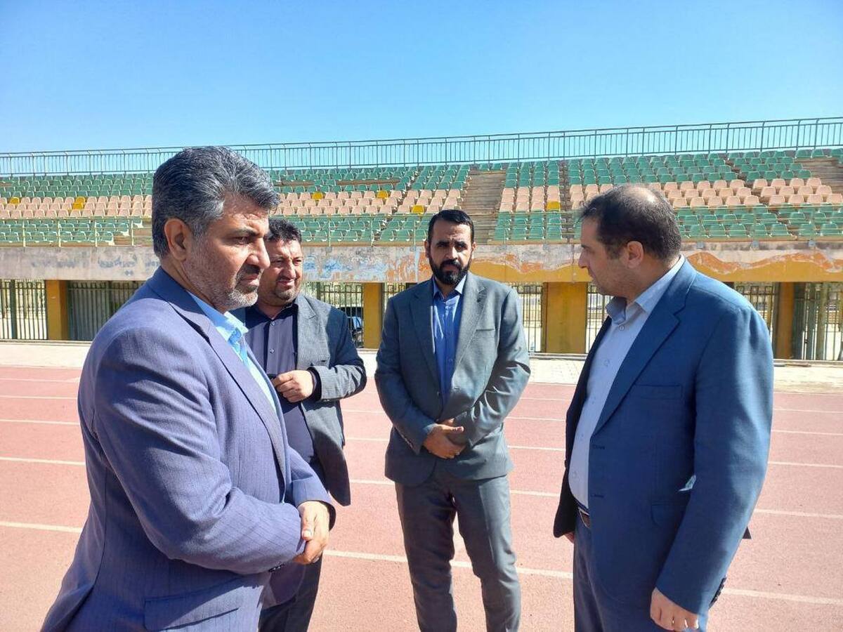 بازدید معاون حقوقی مجلس و امور استان‌های وزارت ورزش از روند احیای چمن یادگار امام قم
