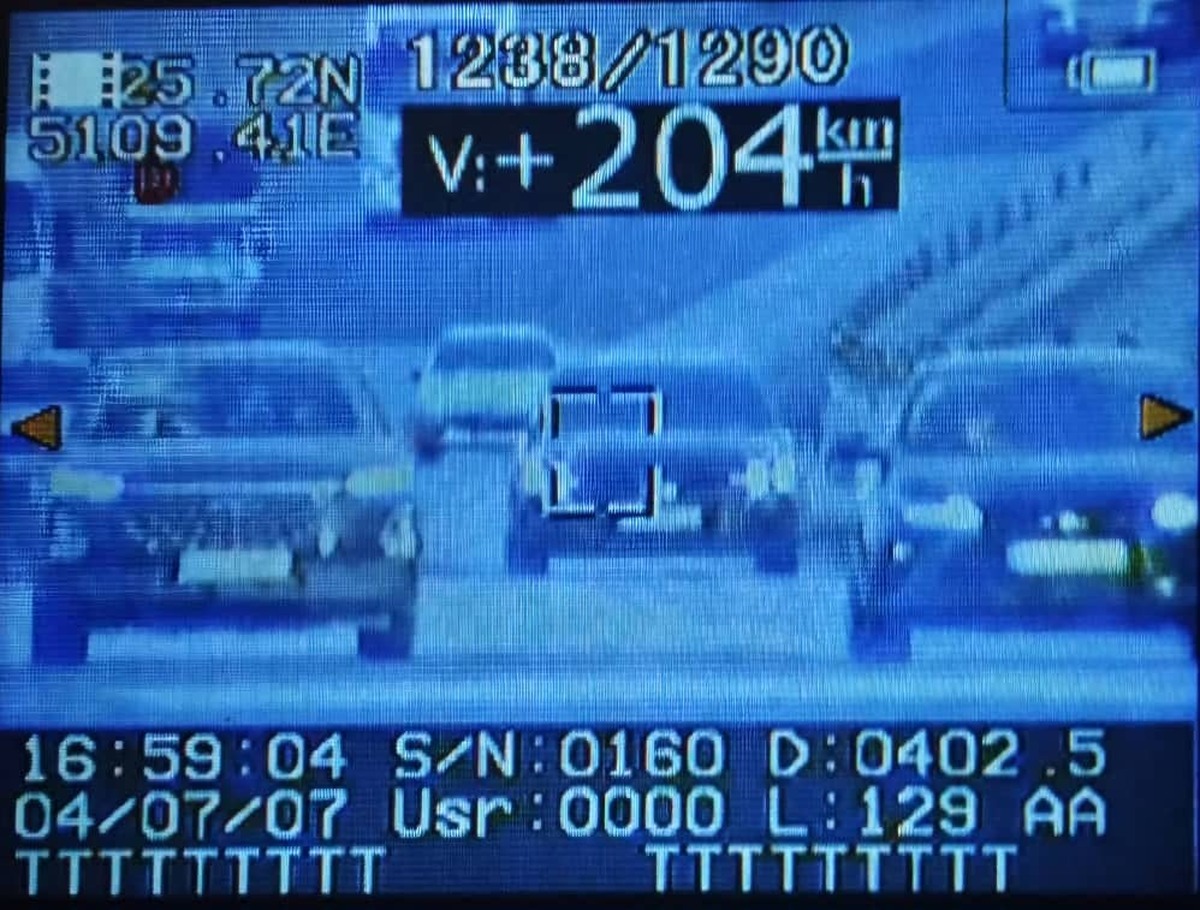 توقیف سواری جی‌ای‌سی با سرعت ۲۰۴ کیلومتر در آزادراه کاشان – قم