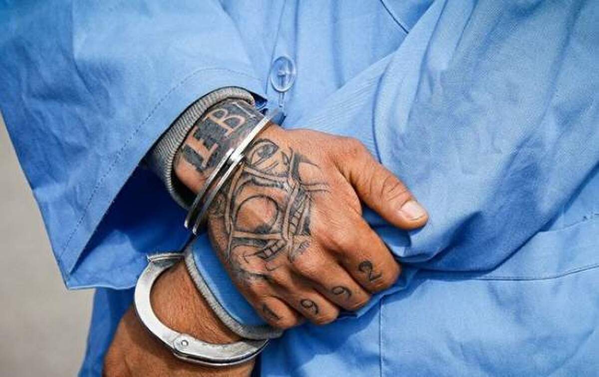 بازداشت شرور قمه به دست خیابان آذربایجان تهران