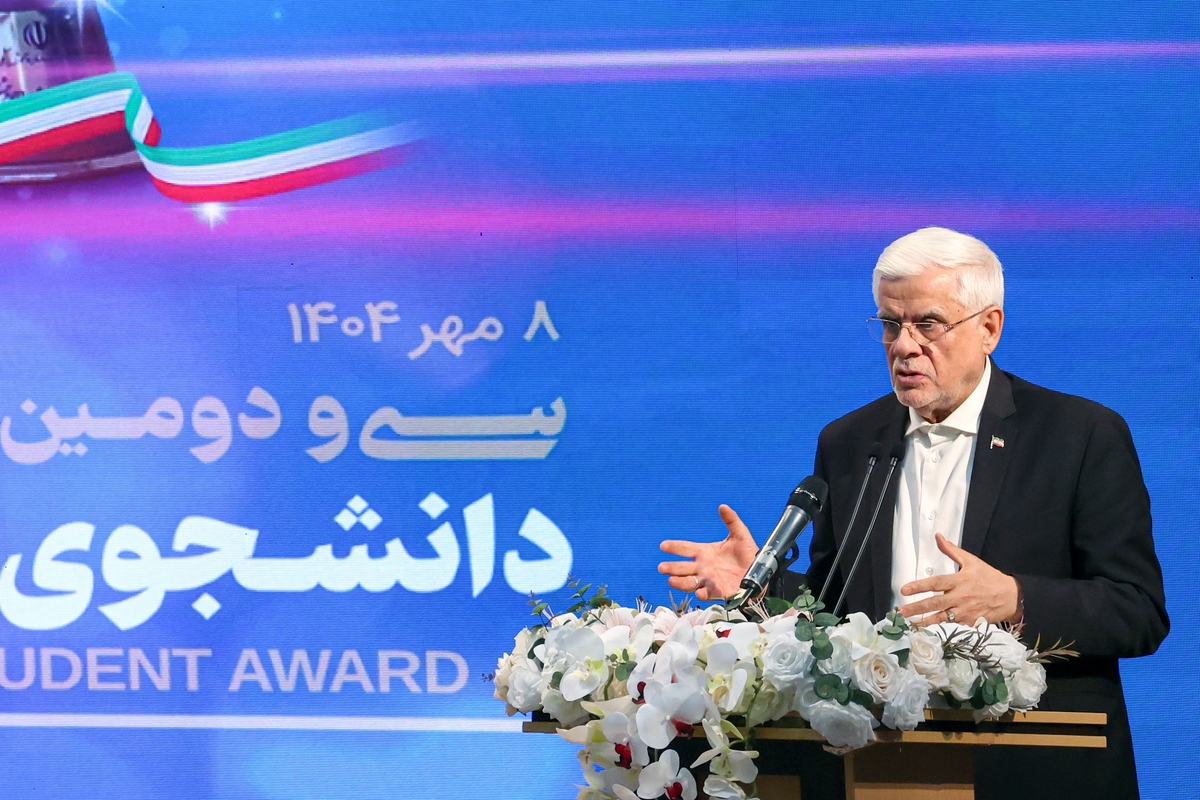 عارف: هر سرویسی نباید دانشجویان نخبه ما را جابه‌جا کند