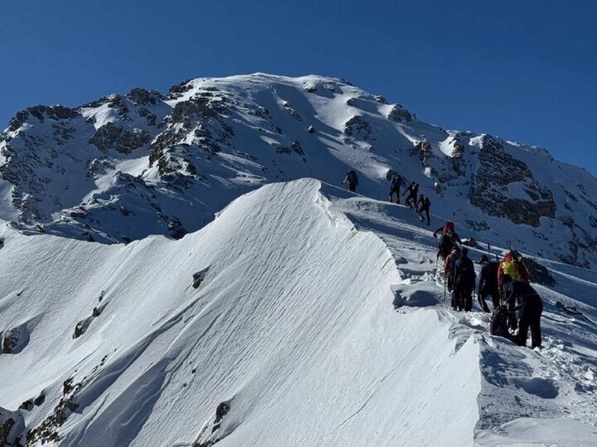 سقوط کوهنورد ۶۷ ساله از ارتفاع ۵۰۰ متری قله دماوند