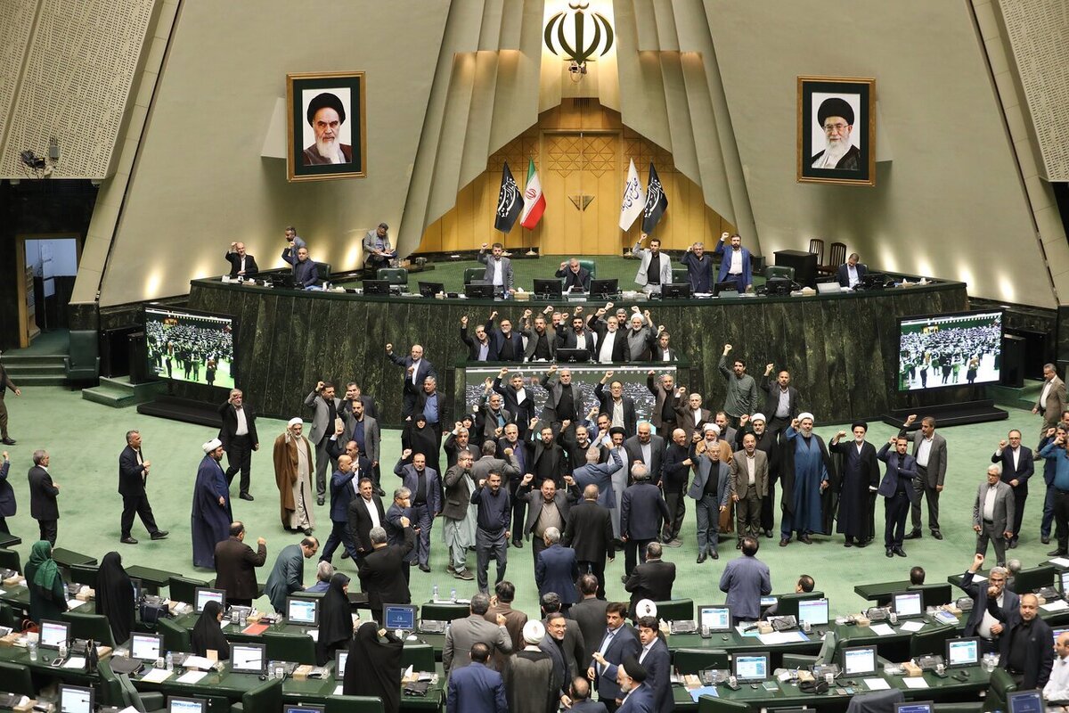 طنین انداز شدن شعار«مرگ بر آمریکا»«مرگ بر اسراییل» در صحن مجلس