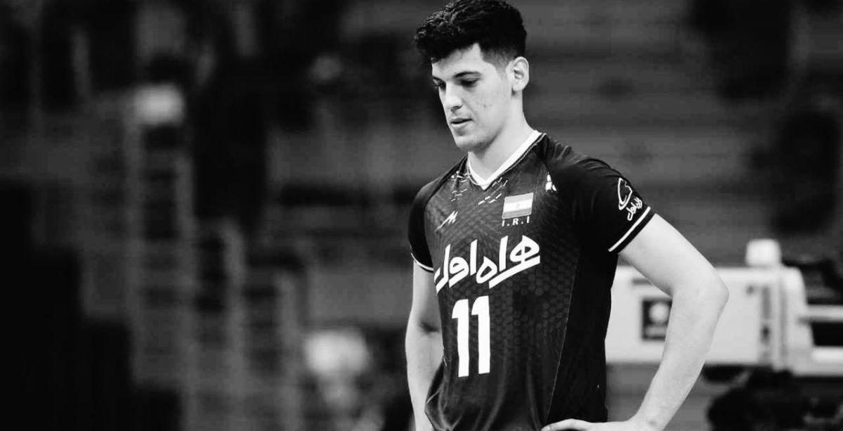 ملی پوشان در سوگ کاظمی؛ تیم ملی والیبال با بازوبند مشکی وارد زمین می‌شود