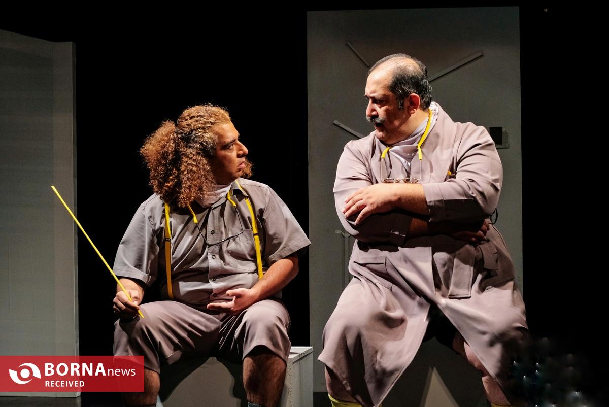 کیومرثی: «لطفا تحت هر شرایطی» پرسشی درباره سکوت‌ها و کلمات است