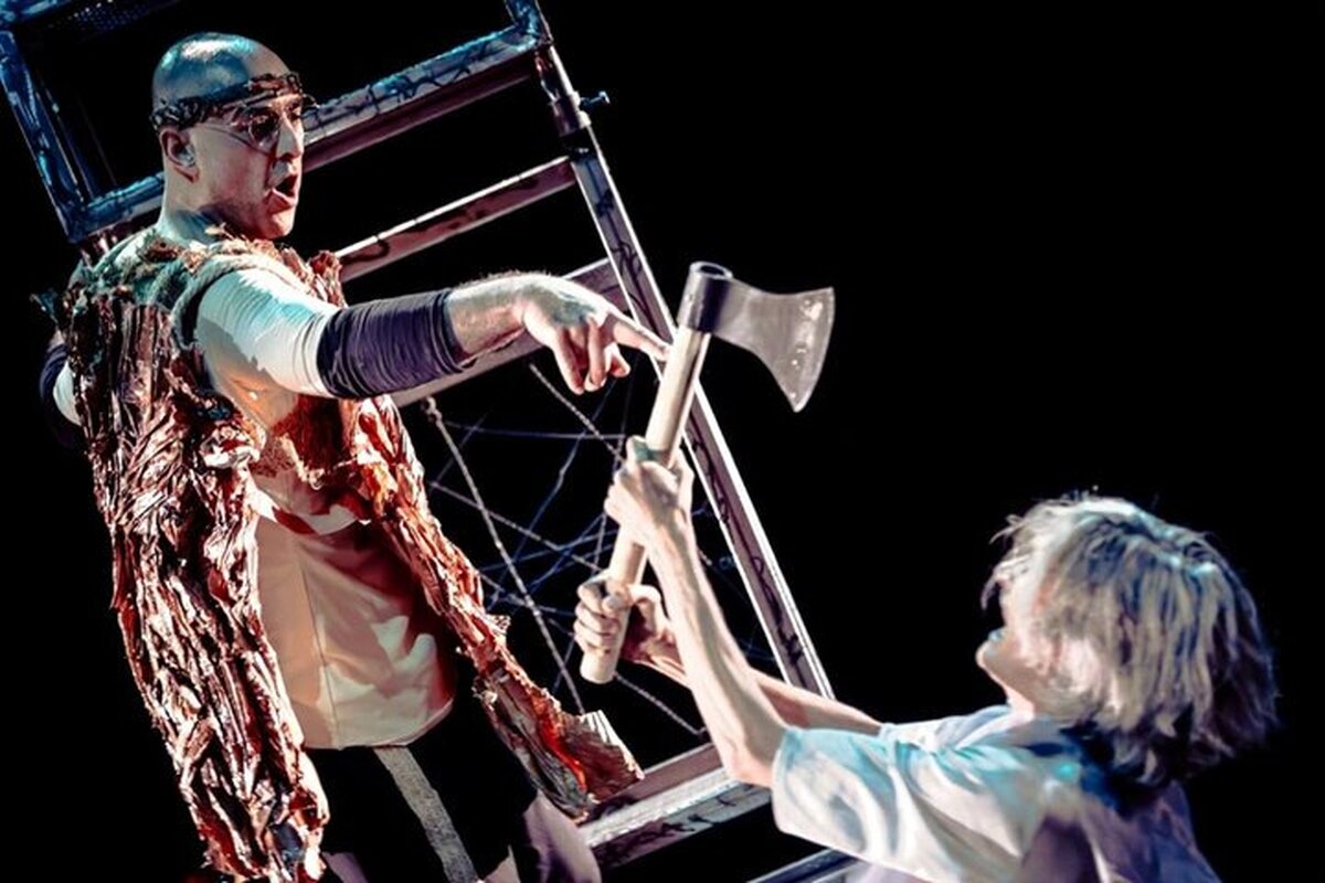 نمایش «عروس انار» همزمان با تغییر سالن تمدید شد