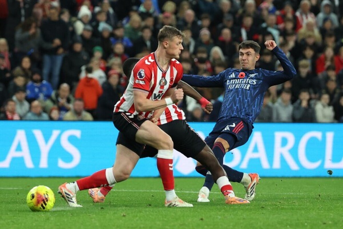 آرسنال با تساوی برابر ساندرلند صدرنشین ماند