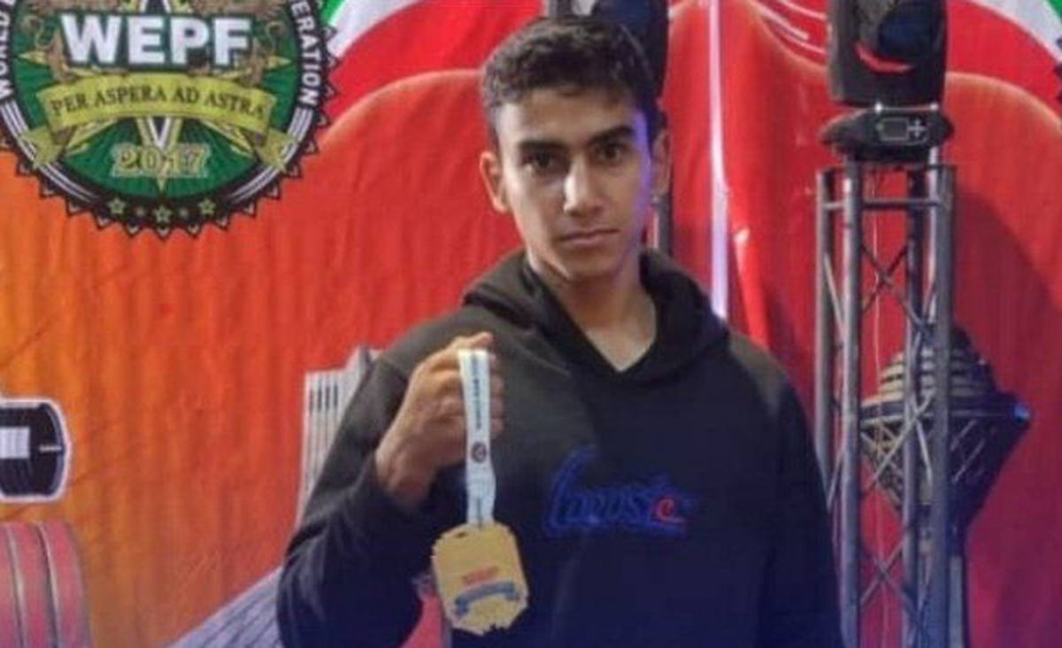 نوجوان دشتستانی قهرمان پرس‌سینه کشور شد