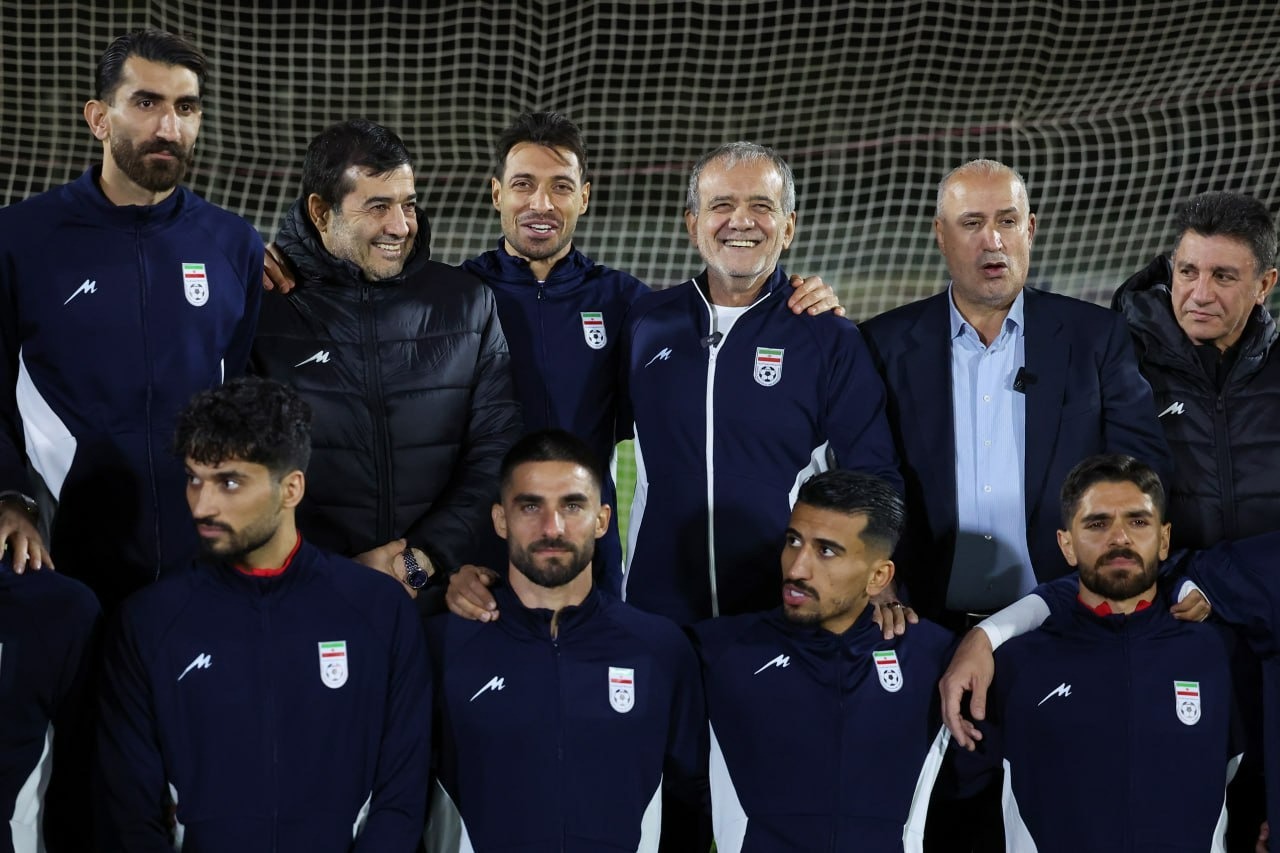 حردانی: آمادگی بدنی رئیسجمهور همه ما را غافلگیر کرد/ روحیه بازیکنان تیم ملی با حضور پزشکیان دوچندان شد حردانی: آمادگی بدنی رئیسجمهور همه ما را غافلگیر کرد/ روحیه بازیکنان تیم ملی با حضور پزشکیان دوچندان شد