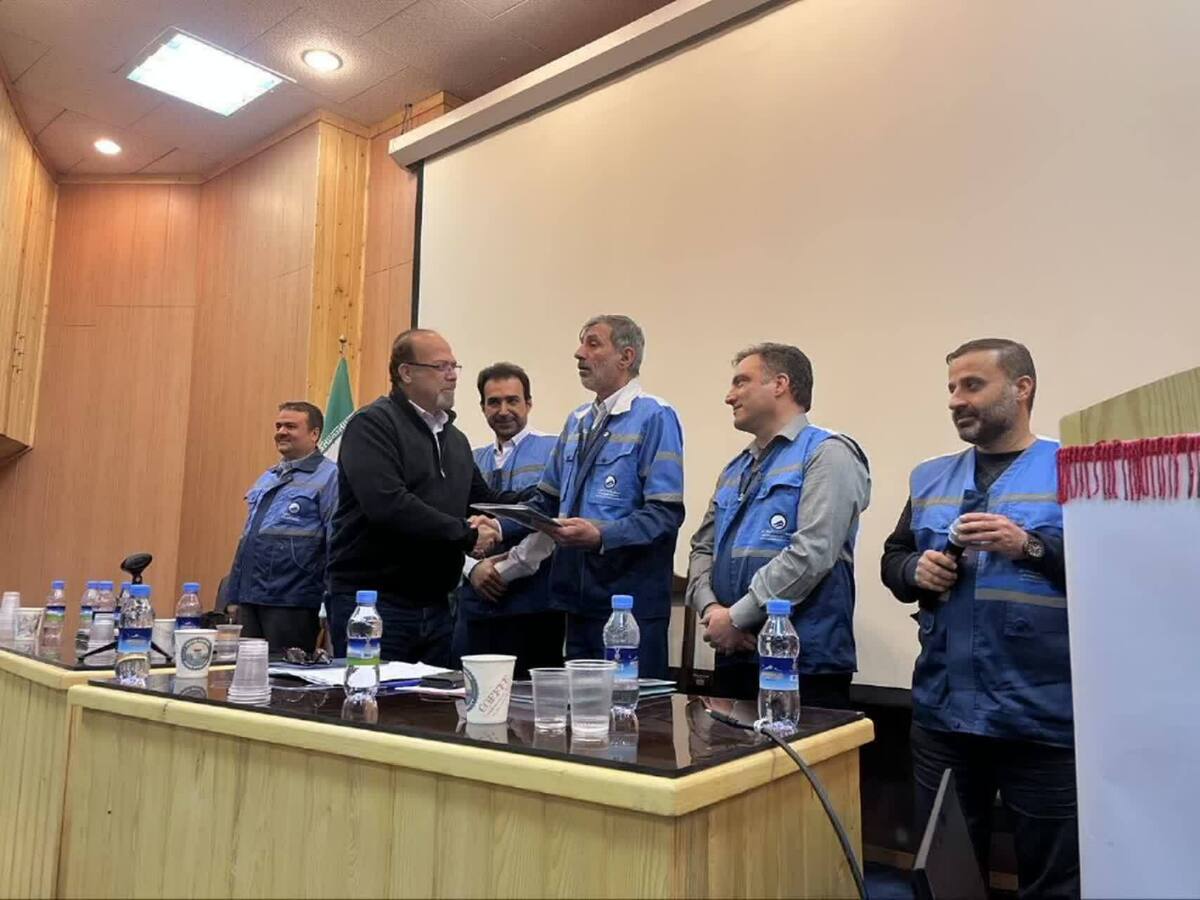 تقدیر از مدیر دفتر مدیریت بحران، پدافند غیرعامل و HSE شرکت آب و فاضلاب استان قزوین 