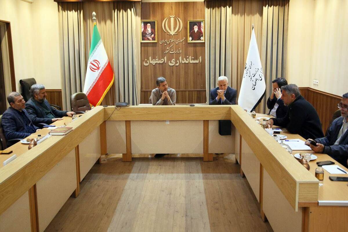 استاندار اصفهان: اصفهان را به رنگ انتخاب در می‌آوریم