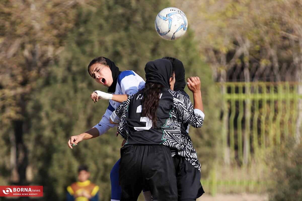 دیدار تیم‌های فوتبال دختران آراد زاگرس-وارش نوشهر