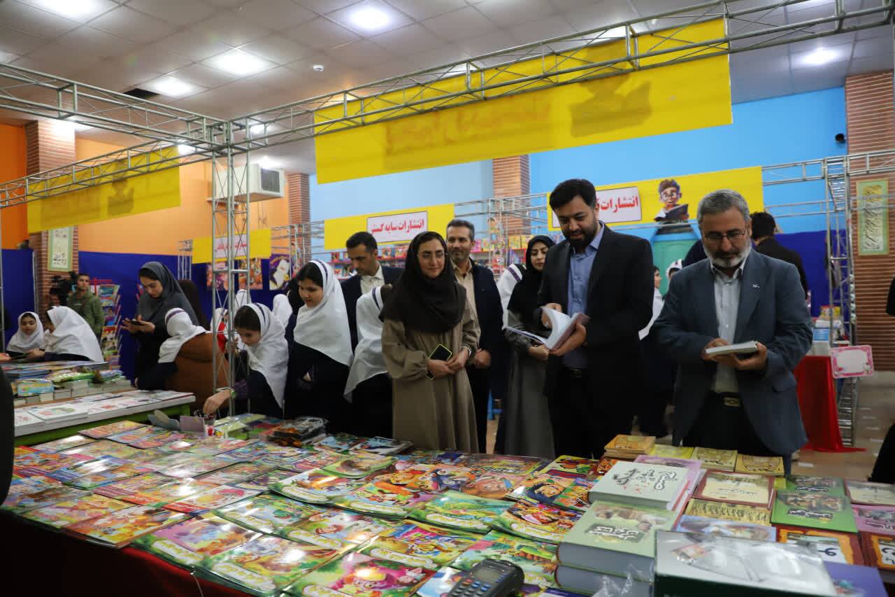 در هفته کتاب، به همت کانون استان قزوین و با شعار« بخوانیم برای ایران»، نمایشگاه تخصصی کتاب کودک و نوجوان در قزوین برگزار شد