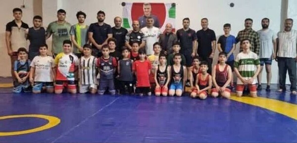 حضور مربی تیم ملی کشتی در تمرینات پایگاه ششم شکاری بوشهر