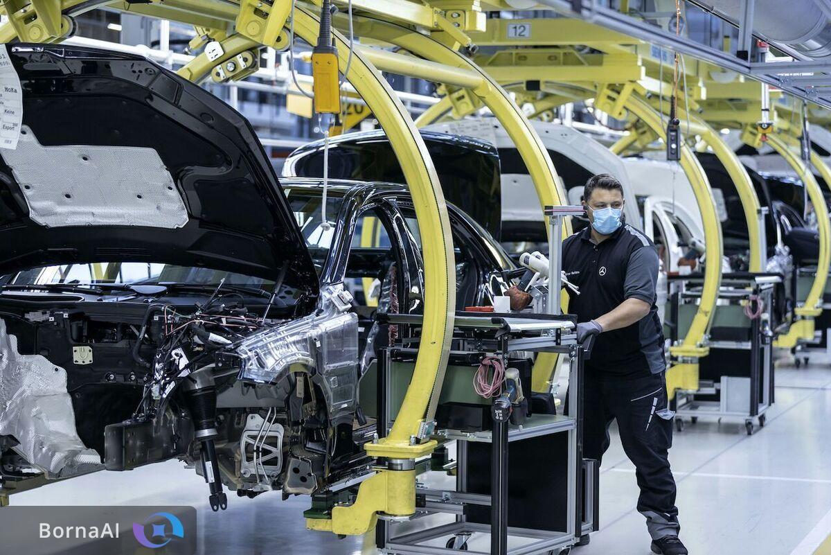 مسیر واردات خودرو ما را ۱۰ سال عقب انداخت/
مهلت یک‌ساله رئیس‌جمهور به خودروسازان برای تولید خودرو برقی