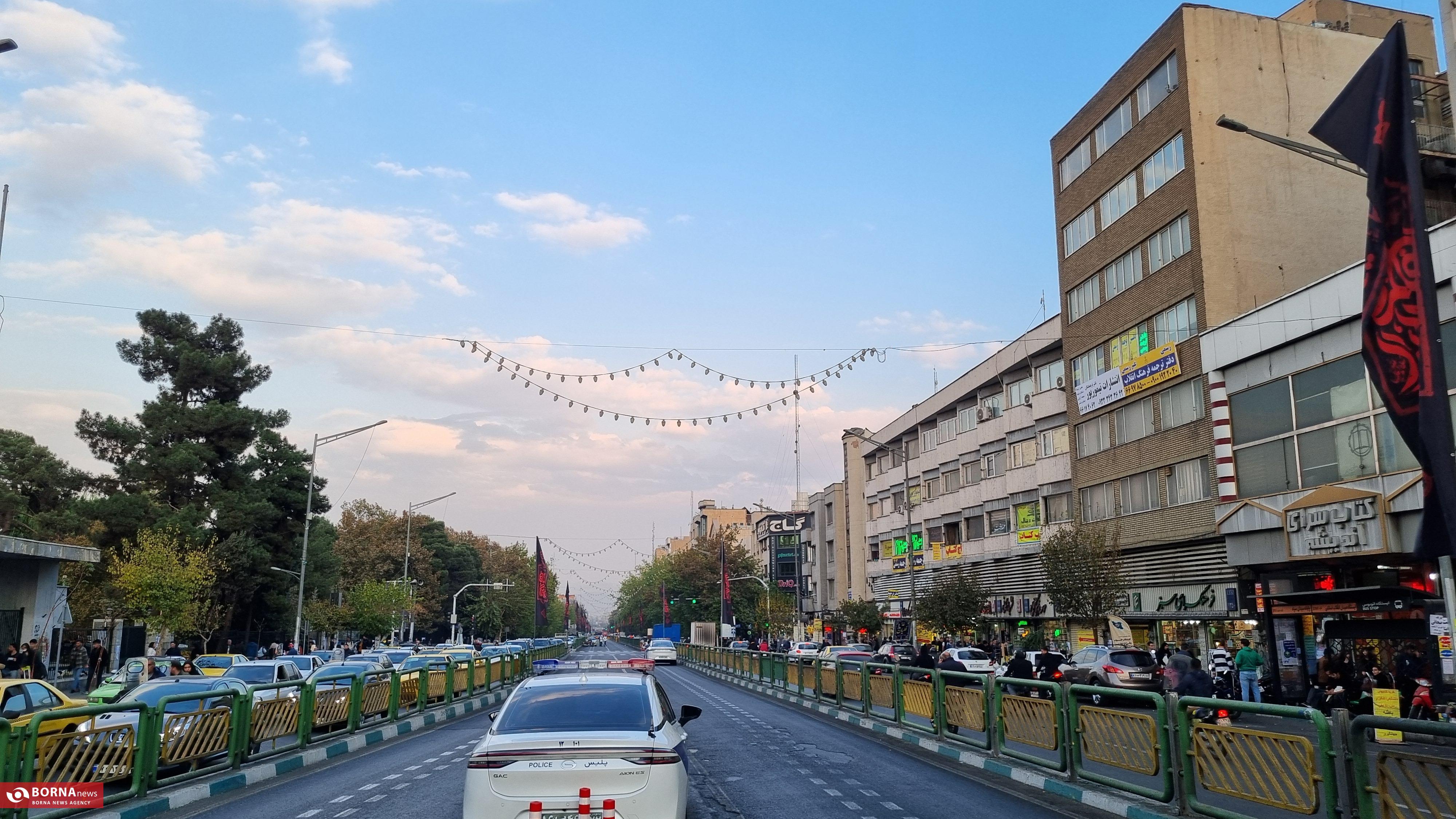 میان ویترینها و بادِ سرد آبان؛ روایتی میدانی از خیابان انقلاب در هفته کتاب میان ویترینها و بادِ سرد آبان؛ روایتی میدانی از خیابان انقلاب در هفته کتاب