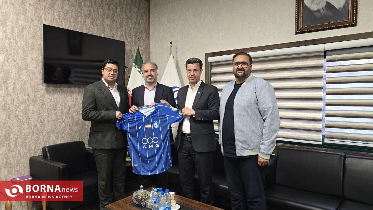 دیدار اعضای باشگاه استقلال با سرپرست ورزش و جوانان خراسان رضوی / تقدیر از حضور استقلال در مشهد