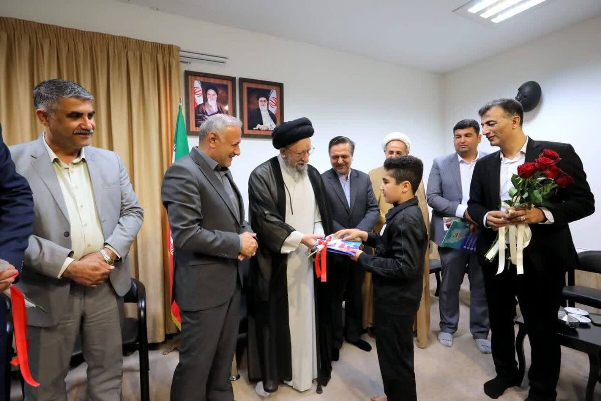 تجلیل نماینده ولی فقیه در گلستان از نوجوان پنج میل باز