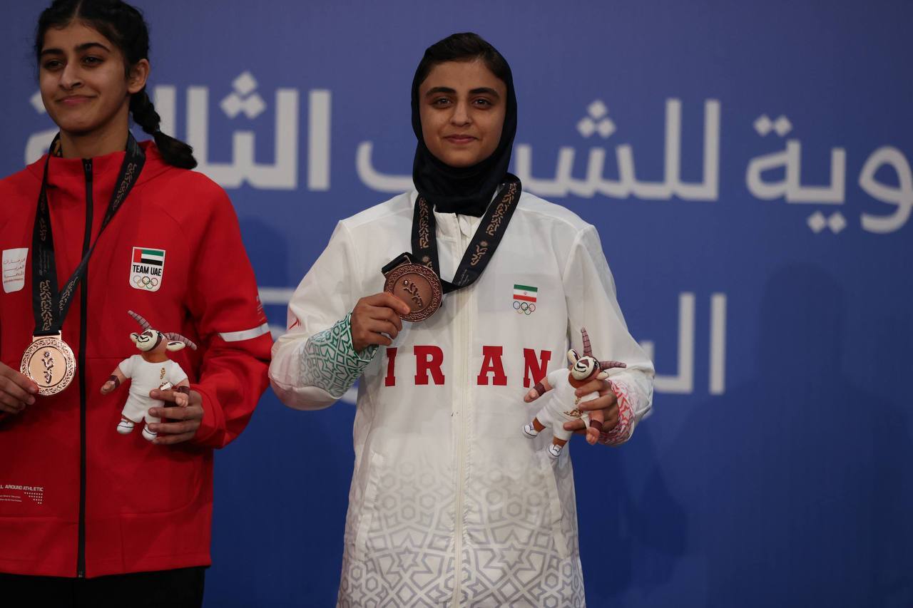بازیهای آسیایی جوانان بحرین؛ تاریخسازی MMA با کسب سه طلا و یک برنز/ برنز نماینده تکواندو ایران قطعی شد/ بسکتبال ۳x۳ دختران امارات را در هم کوبید بازیهای آسیایی جوانان بحرین؛ تاریخسازی MMA با کسب سه طلا و یک برنز/ برنز نماینده تکواندو ایران قطعی شد/ بسکتبال ۳x۳ دختران امارات را در هم کوبید