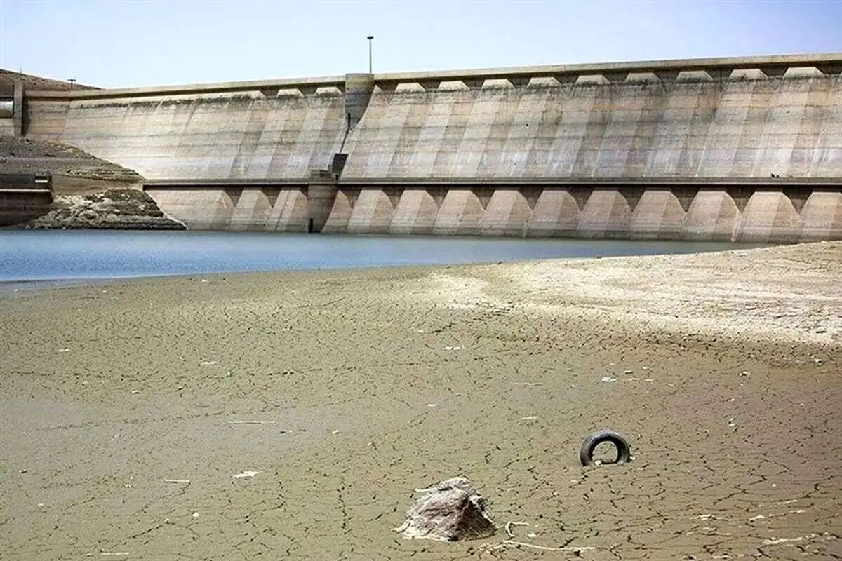 خشکسالی بیسابقه در نیم قرن اخیر؛ بیش از ۹۰ درصد سد کرج خالی است خشکسالی بیسابقه در نیم قرن اخیر؛ بیش از ۹۰ درصد سد کرج خالی است