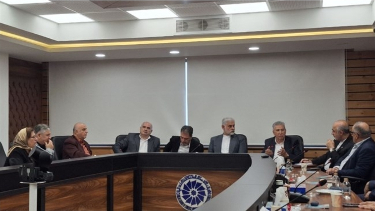 آمادگی استان گیلان برای قطب صادرات به آسیای میانه/خط هوایی استاراخان و قزاقستان قدم اول برای تجارت ۱۰ میلیارد دلاری