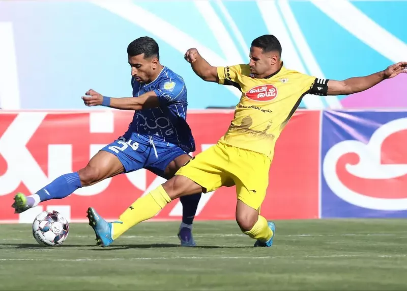 گزارش زنده: فجرسپاسی صفر - استقلال 2 گزارش زنده: فجرسپاسی صفر - استقلال 2