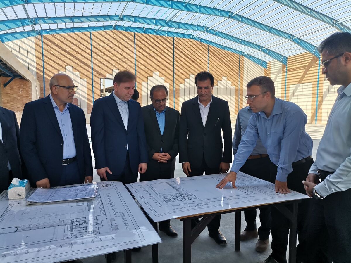 بازدید استاندار بوشهر از پروژه سالن ژیمناستیک