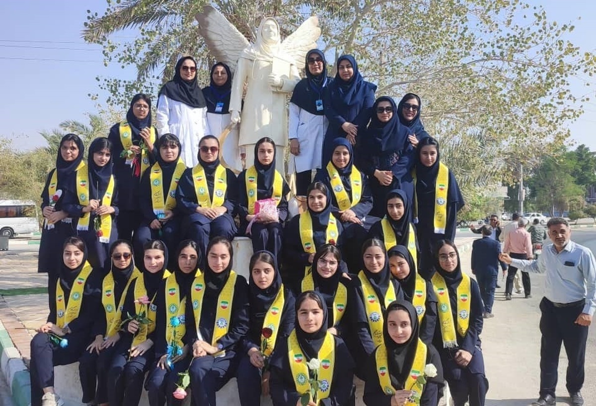 رونمایی از المان پرستار و تجلیل از پرستاران نمونه در لامرد؛ جلوه‌ای از قدردانی و زیباسازی شهری