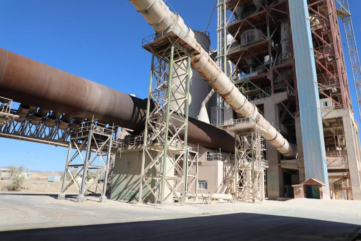 کلنگ‌زنی نیروگاه خورشیدی ۵ مگاواتی کارخانه سیمان آرتا اردبیل