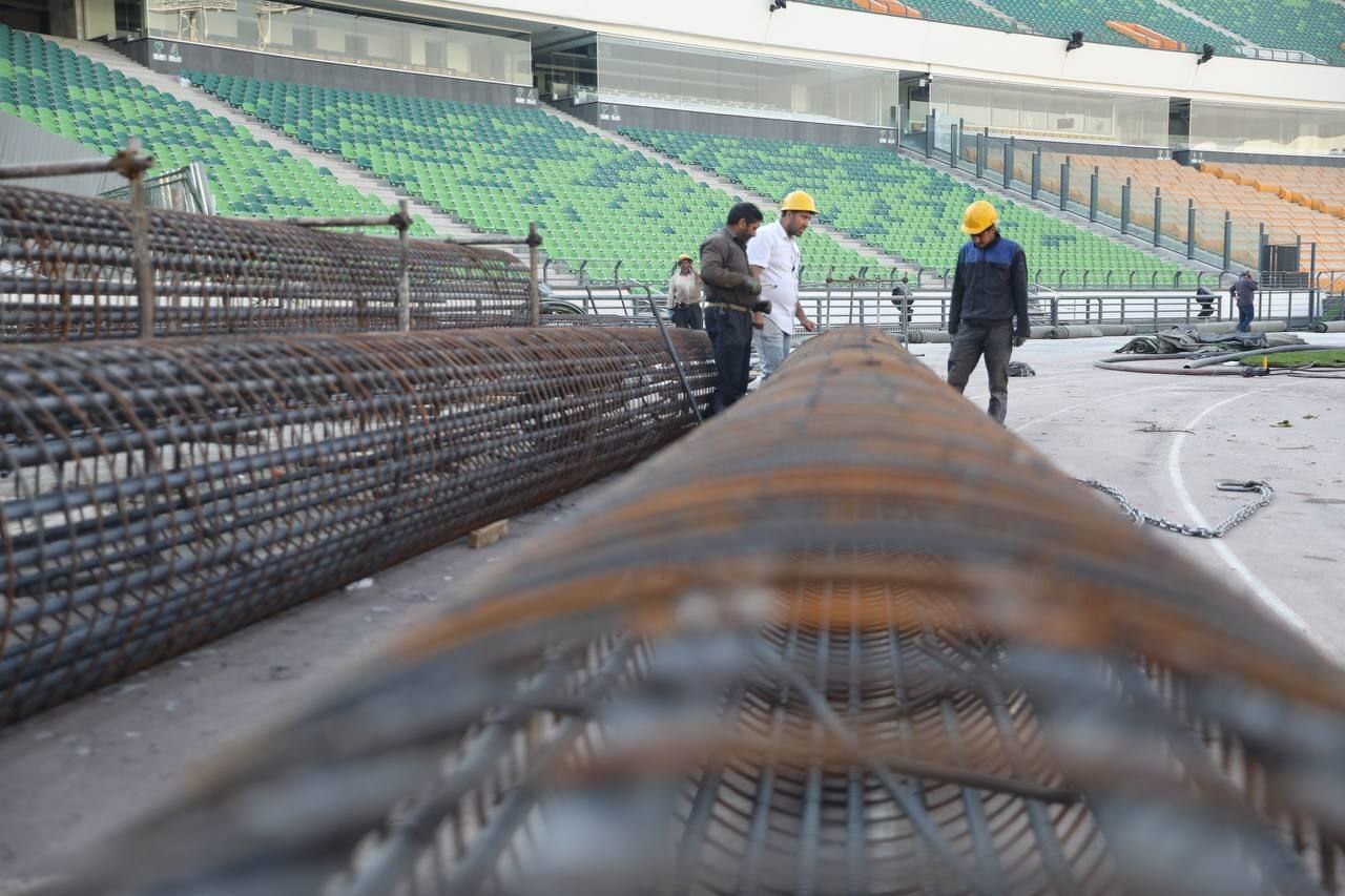 خبرنگاران از روند بازسازی استادیوم آزادی بازدید کردند خبرنگاران از روند بازسازی استادیوم آزادی بازدید کردند