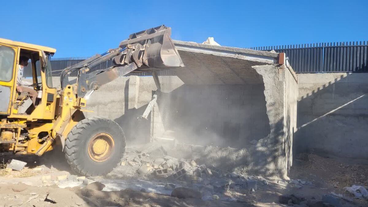 قلع‌وقمع ۲۸ بنای غیرمجاز در اراضی کشاورزی روستای رشتقون