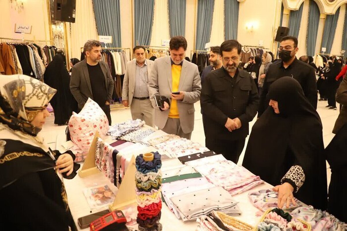 عرضه محصولات نوآورانه پوشاک بانوان با رویکرد حجاب ایرانی در قم