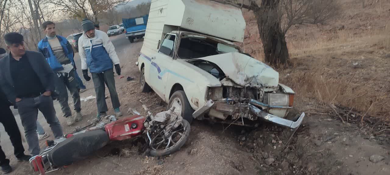 تجاوز به چپ وانت بار جان راکب موتورسیکلت را گرفت تجاوز به چپ وانت بار جان راکب موتورسیکلت را گرفت