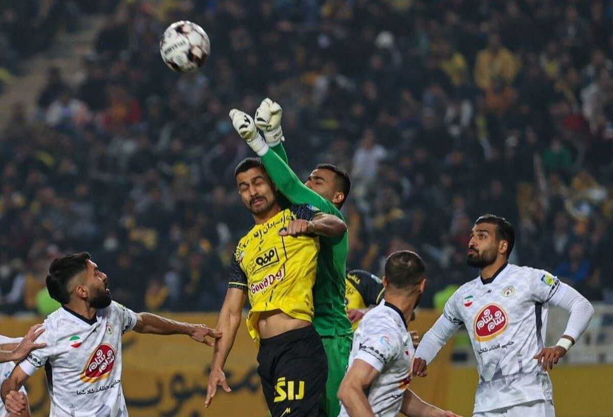 سپاهان با غلبه بر فجر صدرنشین شد/ ضعیف‌کشی ملوان در خانه/ فولاد و ایرالکو امتیازات را تقسیم کردند