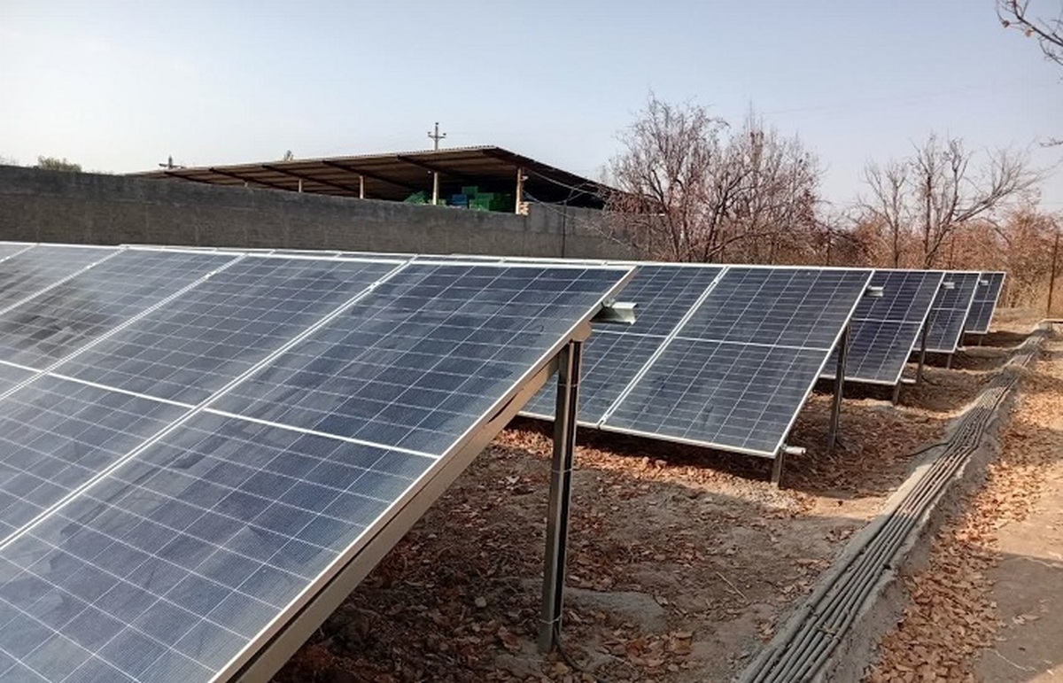 بهره‌برداری از نیروگاه خورشیدی ۹۰ کیلوواتی در مزرعه جهان‌آباد