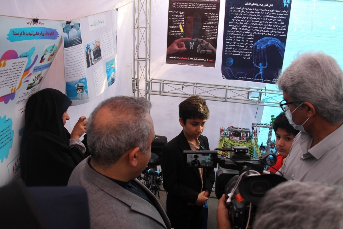 نمایشگاه دستاوردهای پژوهشی و دانش‌آموزی در دانشگاه آزاد بوشهر برگزار شد