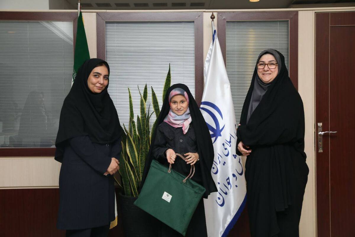 دیدار قهرمان خردسال شطرنج آسیا با معاون توسعه ورزش بانوان