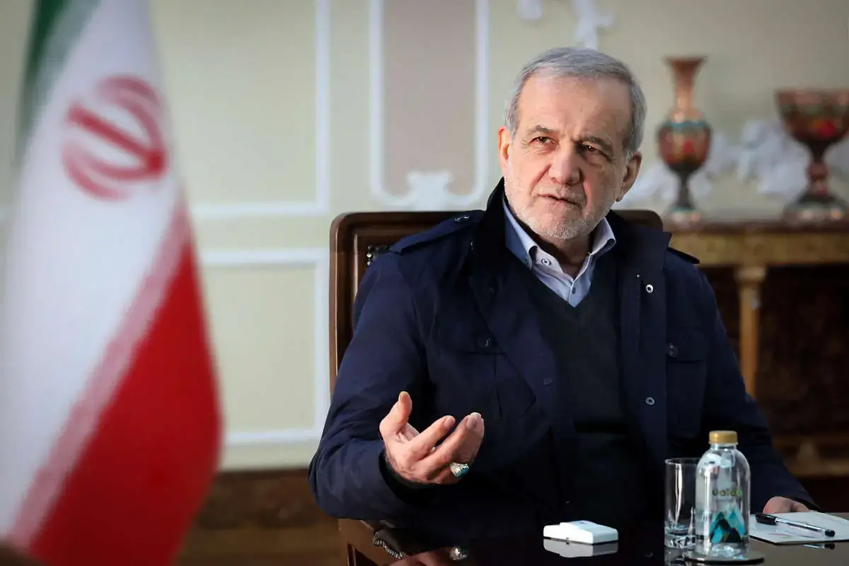 پزشکیان: ضروری است زین‌پس تمام صنایع آب‌بر صرفاً در سواحل جنوبی توسعه پیدا کنند